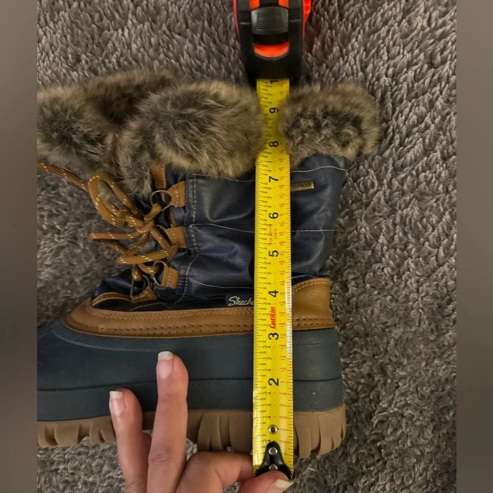 SKECHERS Women’s Windom Fur-Lined Winter Boots